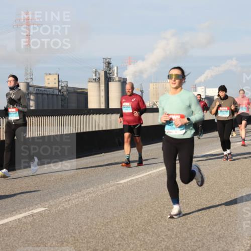 03.10.2025 - Köhlbrandbrückenlauf Lena Gebhardt http://msf.ph/oto/9135996 03.10.2025 09:53:58 Position 2  meine-sportfotos.de