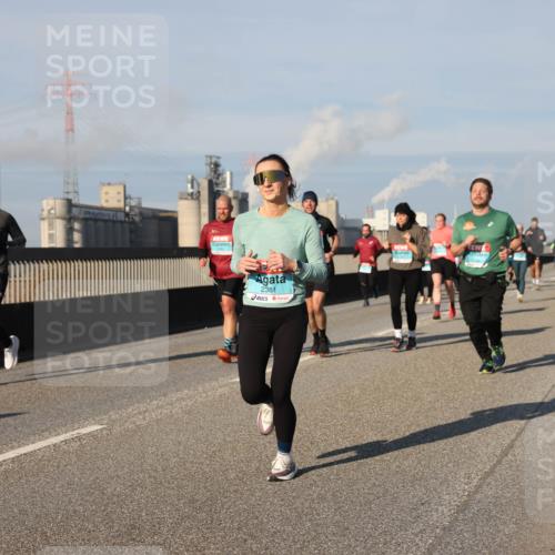 03.10.2025 - Köhlbrandbrückenlauf Lena Gebhardt http://msf.ph/oto/9136001 03.10.2025 09:53:58 Position 2 2381 meine-sportfotos.de