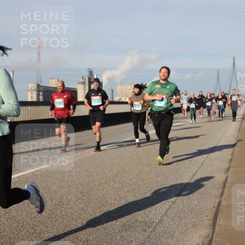 03.10.2025 - Köhlbrandbrückenlauf Lena Gebhardt http://msf.ph/oto/9136023 03.10.2025 09:53:59 Position 2 2381 meine-sportfotos.de