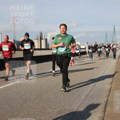 03.10.2025 - Köhlbrandbrückenlauf Lena Gebhardt http://msf.ph/oto/9136031 03.10.2025 09:54:00 Position 2 1181, 1534 meine-sportfotos.de