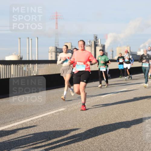 03.10.2025 - Köhlbrandbrückenlauf Lena Gebhardt http://msf.ph/oto/9136094 03.10.2025 09:54:02 Position 2  meine-sportfotos.de