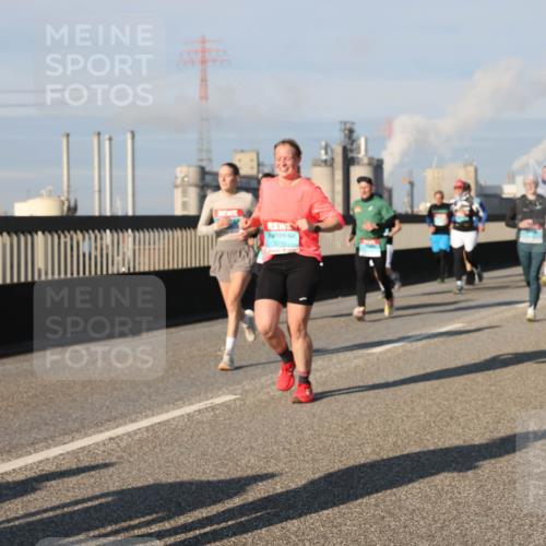 03.10.2025 - Köhlbrandbrückenlauf Lena Gebhardt http://msf.ph/oto/9136097 03.10.2025 09:54:02 Position 2  meine-sportfotos.de