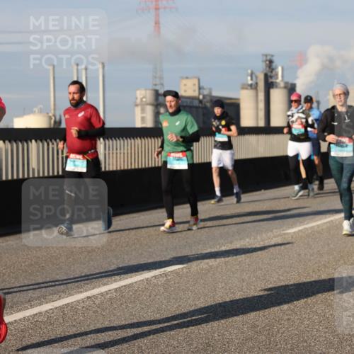 03.10.2025 - Köhlbrandbrückenlauf Lena Gebhardt http://msf.ph/oto/9136121 03.10.2025 09:54:03 Position 2 3210 meine-sportfotos.de