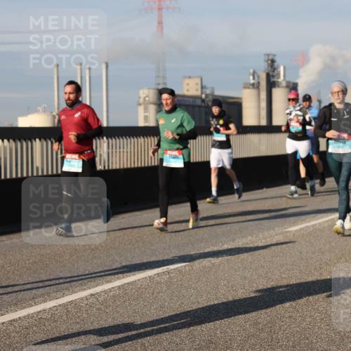 03.10.2025 - Köhlbrandbrückenlauf Lena Gebhardt http://msf.ph/oto/9136125 03.10.2025 09:54:03 Position 2 0 meine-sportfotos.de