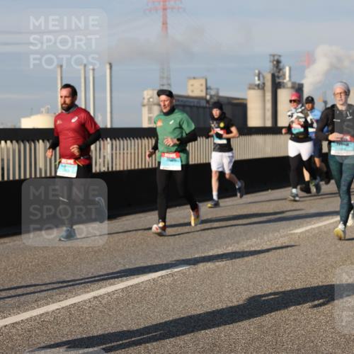 03.10.2025 - Köhlbrandbrückenlauf Lena Gebhardt http://msf.ph/oto/9136131 03.10.2025 09:54:03 Position 2  meine-sportfotos.de