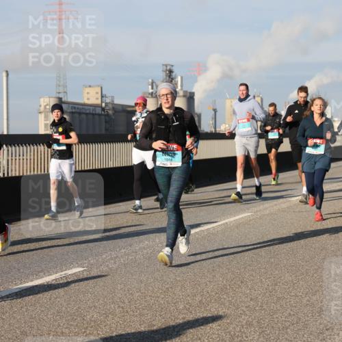 03.10.2025 - Köhlbrandbrückenlauf Lena Gebhardt http://msf.ph/oto/9136147 03.10.2025 09:54:04 Position 2 3238, 1844, 1921 meine-sportfotos.de