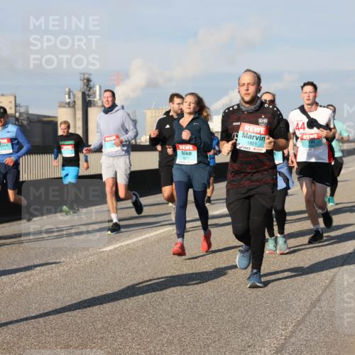 03.10.2025 - Köhlbrandbrückenlauf Lena Gebhardt http://msf.ph/oto/9136171 03.10.2025 09:54:05 Position 2 1327, 18, 1921, 44, 1151 meine-sportfotos.de