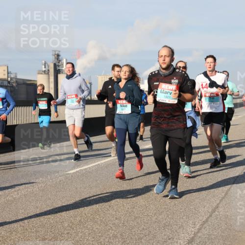 03.10.2025 - Köhlbrandbrückenlauf Lena Gebhardt http://msf.ph/oto/9136175 03.10.2025 09:54:05 Position 2 1327, 1921, 1151 meine-sportfotos.de