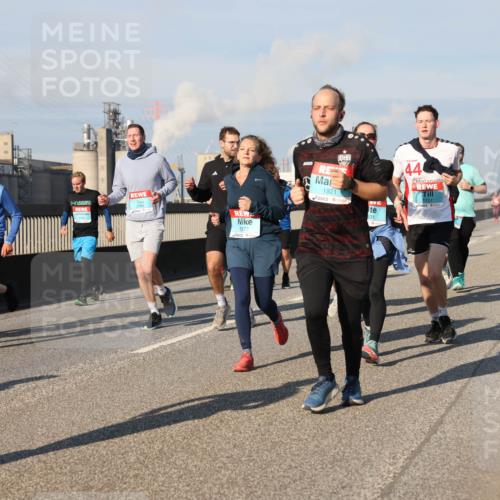03.10.2025 - Köhlbrandbrückenlauf Lena Gebhardt http://msf.ph/oto/9136177 03.10.2025 09:54:05 Position 2 3124, 3781, 1327, 1921, 831, 44, 1151 meine-sportfotos.de
