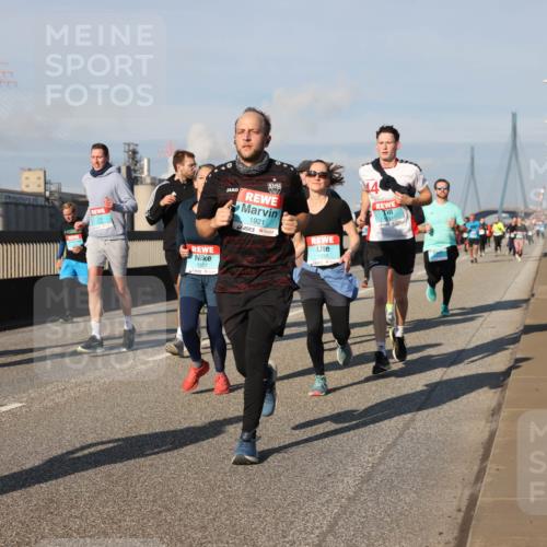 03.10.2025 - Köhlbrandbrückenlauf Lena Gebhardt http://msf.ph/oto/9136190 03.10.2025 09:54:06 Position 2 1327, 313, 1921, 1331 meine-sportfotos.de