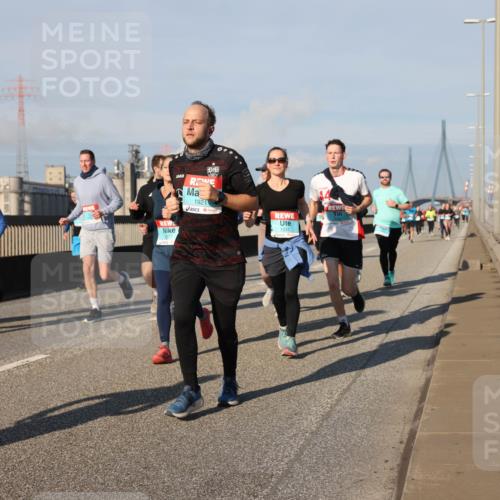 03.10.2025 - Köhlbrandbrückenlauf Lena Gebhardt http://msf.ph/oto/9136195 03.10.2025 09:54:06 Position 2 318, 1921, 1331, 9 meine-sportfotos.de