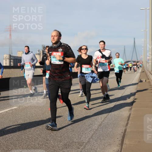 03.10.2025 - Köhlbrandbrückenlauf Lena Gebhardt http://msf.ph/oto/9136199 03.10.2025 09:54:06 Position 2 313, 192, 1331, 44, 1151 meine-sportfotos.de