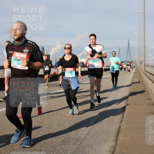03.10.2025 - Köhlbrandbrückenlauf Lena Gebhardt http://msf.ph/oto/9136209 03.10.2025 09:54:06 Position 2 1921, 1331, 4, 1151 meine-sportfotos.de