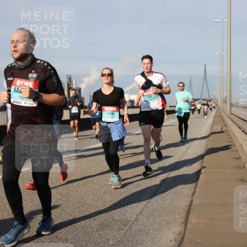 03.10.2025 - Köhlbrandbrückenlauf Lena Gebhardt http://msf.ph/oto/9136211 03.10.2025 09:54:06 Position 2 19, 1331 meine-sportfotos.de