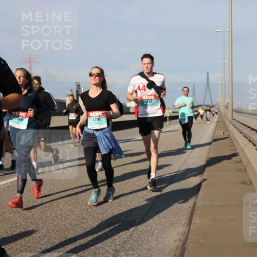 03.10.2025 - Köhlbrandbrückenlauf Lena Gebhardt http://msf.ph/oto/9136226 03.10.2025 09:54:07 Position 2 1921, 1327, 1331, 44 meine-sportfotos.de