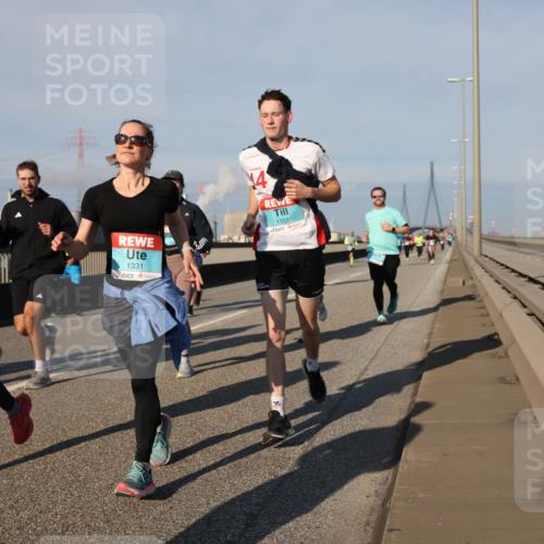03.10.2025 - Köhlbrandbrückenlauf Lena Gebhardt http://msf.ph/oto/9136244 03.10.2025 09:54:07 Position 2 827, 1331, 1151 meine-sportfotos.de