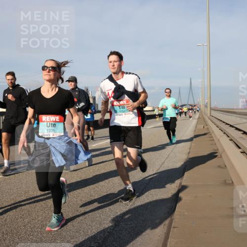 03.10.2025 - Köhlbrandbrückenlauf Lena Gebhardt http://msf.ph/oto/9136248 03.10.2025 09:54:07 Position 2 1327, 1331, 1151 meine-sportfotos.de