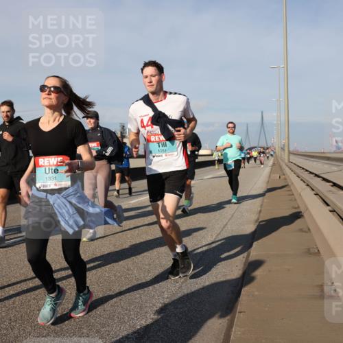 03.10.2025 - Köhlbrandbrückenlauf Lena Gebhardt http://msf.ph/oto/9136253 03.10.2025 09:54:07 Position 2 827, 1331, 44, 1151 meine-sportfotos.de