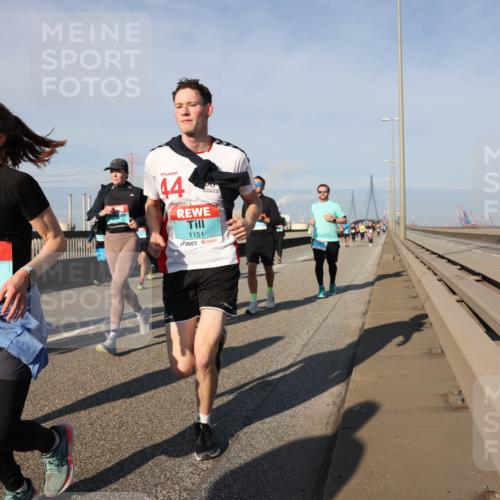03.10.2025 - Köhlbrandbrückenlauf Lena Gebhardt http://msf.ph/oto/9136258 03.10.2025 09:54:08 Position 2 1331, 44, 1151 meine-sportfotos.de