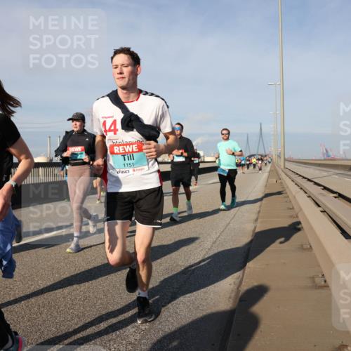 03.10.2025 - Köhlbrandbrückenlauf Lena Gebhardt http://msf.ph/oto/9136262 03.10.2025 09:54:08 Position 2 1331, 44, 1151 meine-sportfotos.de
