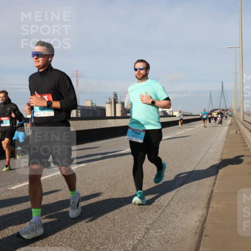 03.10.2025 - Köhlbrandbrückenlauf Lena Gebhardt http://msf.ph/oto/9136312 03.10.2025 09:54:09 Position 2 2077 meine-sportfotos.de