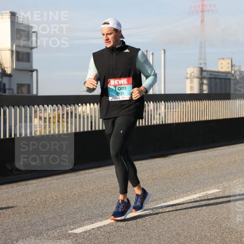 03.10.2025 - Köhlbrandbrückenlauf Lena Gebhardt http://msf.ph/oto/9136356 03.10.2025 09:54:12 Position 2 3435 meine-sportfotos.de