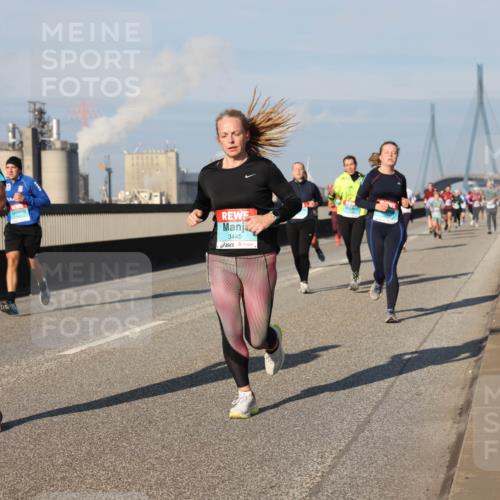 03.10.2025 - Köhlbrandbrückenlauf Lena Gebhardt http://msf.ph/oto/9136407 03.10.2025 09:54:18 Position 2 1642, 3445 meine-sportfotos.de