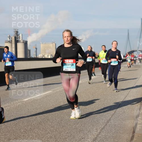 03.10.2025 - Köhlbrandbrückenlauf Lena Gebhardt http://msf.ph/oto/9136416 03.10.2025 09:54:18 Position 2 1642, 3445 meine-sportfotos.de