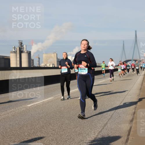 03.10.2025 - Köhlbrandbrückenlauf Lena Gebhardt http://msf.ph/oto/9136433 03.10.2025 09:54:19 Position 2 4, 1654 meine-sportfotos.de