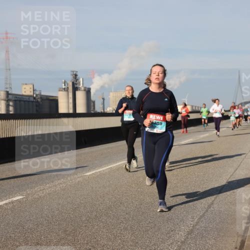 03.10.2025 - Köhlbrandbrückenlauf Lena Gebhardt http://msf.ph/oto/9136442 03.10.2025 09:54:20 Position 2 1654 meine-sportfotos.de