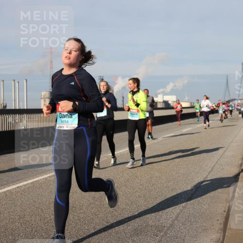 03.10.2025 - Köhlbrandbrückenlauf Lena Gebhardt http://msf.ph/oto/9136468 03.10.2025 09:54:21 Position 2 1654 meine-sportfotos.de