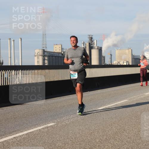 03.10.2025 - Köhlbrandbrückenlauf Lena Gebhardt http://msf.ph/oto/9136512 03.10.2025 09:54:23 Position 2  meine-sportfotos.de