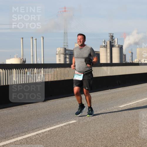 03.10.2025 - Köhlbrandbrückenlauf Lena Gebhardt http://msf.ph/oto/9136516 03.10.2025 09:54:23 Position 2 1015 meine-sportfotos.de