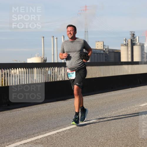 03.10.2025 - Köhlbrandbrückenlauf Lena Gebhardt http://msf.ph/oto/9136533 03.10.2025 09:54:24 Position 2 1015 meine-sportfotos.de