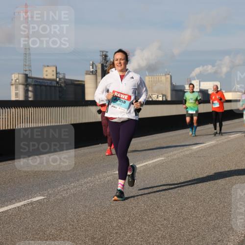 03.10.2025 - Köhlbrandbrückenlauf Lena Gebhardt http://msf.ph/oto/9136565 03.10.2025 09:54:26 Position 2 1387 meine-sportfotos.de