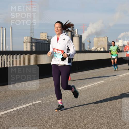 03.10.2025 - Köhlbrandbrückenlauf Lena Gebhardt http://msf.ph/oto/9136578 03.10.2025 09:54:27 Position 2 1387 meine-sportfotos.de