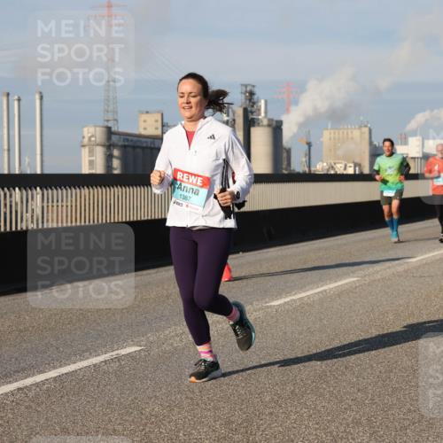 03.10.2025 - Köhlbrandbrückenlauf Lena Gebhardt http://msf.ph/oto/9136579 03.10.2025 09:54:27 Position 2 1387 meine-sportfotos.de