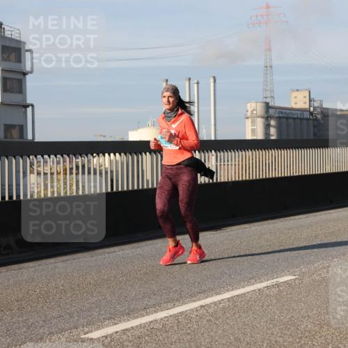 03.10.2025 - Köhlbrandbrückenlauf Lena Gebhardt http://msf.ph/oto/9136604 03.10.2025 09:54:28 Position 2  meine-sportfotos.de