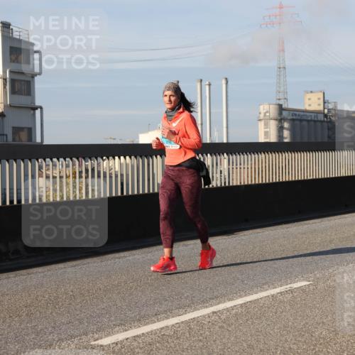 03.10.2025 - Köhlbrandbrückenlauf Lena Gebhardt http://msf.ph/oto/9136609 03.10.2025 09:54:28 Position 2  meine-sportfotos.de