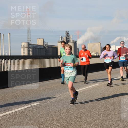 03.10.2025 - Köhlbrandbrückenlauf Lena Gebhardt http://msf.ph/oto/9136625 03.10.2025 09:54:29 Position 2 1806, 1521 meine-sportfotos.de