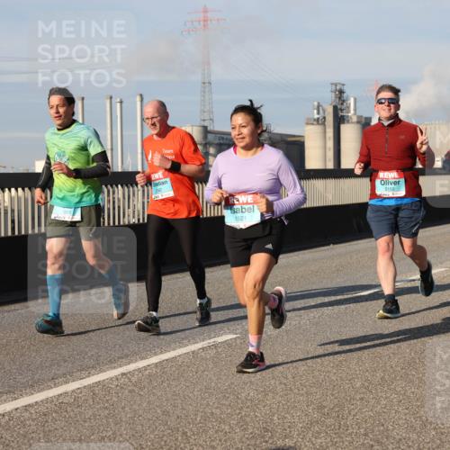 03.10.2025 - Köhlbrandbrückenlauf Lena Gebhardt http://msf.ph/oto/9136714 03.10.2025 09:54:32 Position 2 1362, 247, 1521, 2150, 194 meine-sportfotos.de