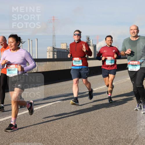 03.10.2025 - Köhlbrandbrückenlauf Lena Gebhardt http://msf.ph/oto/9136724 03.10.2025 09:54:32 Position 2 1362, 1521, 2150, 1945, 2799 meine-sportfotos.de