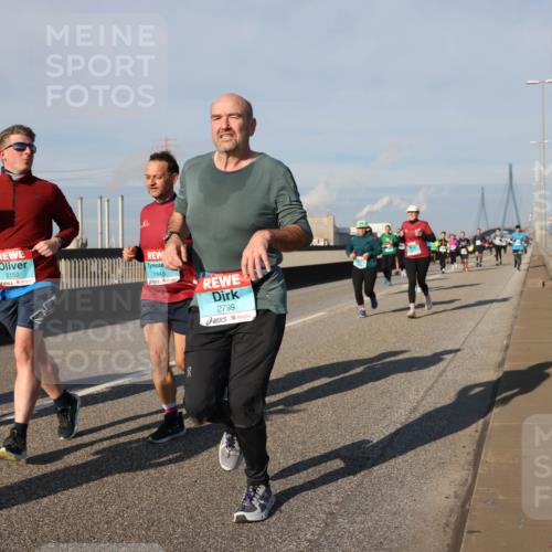 03.10.2025 - Köhlbrandbrückenlauf Lena Gebhardt http://msf.ph/oto/9136750 03.10.2025 09:54:33 Position 2 2150, 1945, 2799 meine-sportfotos.de