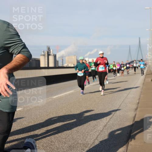03.10.2025 - Köhlbrandbrückenlauf Lena Gebhardt http://msf.ph/oto/9136756 03.10.2025 09:54:34 Position 2 2799 meine-sportfotos.de