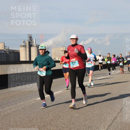 03.10.2025 - Köhlbrandbrückenlauf Lena Gebhardt http://msf.ph/oto/9136762 03.10.2025 09:54:35 Position 2 1418, 2061 meine-sportfotos.de