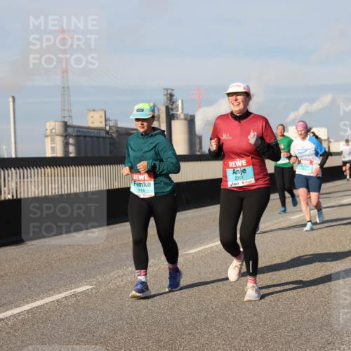 03.10.2025 - Köhlbrandbrückenlauf Lena Gebhardt http://msf.ph/oto/9136768 03.10.2025 09:54:35 Position 2 1418, 2061 meine-sportfotos.de