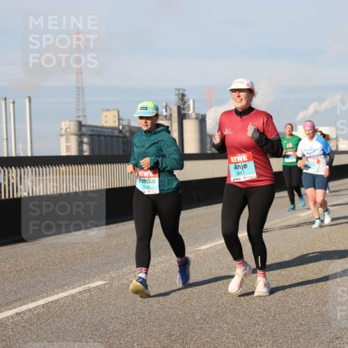 03.10.2025 - Köhlbrandbrückenlauf Lena Gebhardt http://msf.ph/oto/9136773 03.10.2025 09:54:35 Position 2 1418, 2061 meine-sportfotos.de
