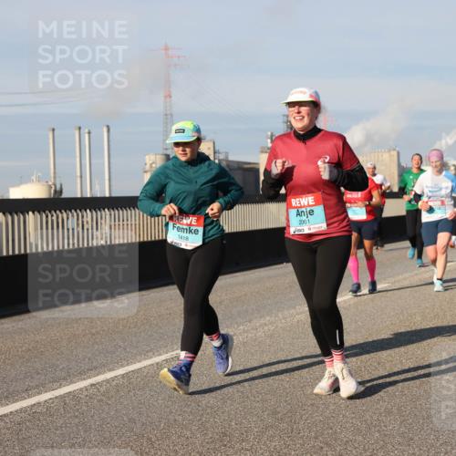 03.10.2025 - Köhlbrandbrückenlauf Lena Gebhardt http://msf.ph/oto/9136780 03.10.2025 09:54:36 Position 2 1418, 2061 meine-sportfotos.de