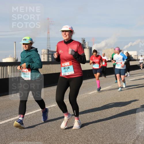 03.10.2025 - Köhlbrandbrückenlauf Lena Gebhardt http://msf.ph/oto/9136785 03.10.2025 09:54:36 Position 2 1418, 2061 meine-sportfotos.de