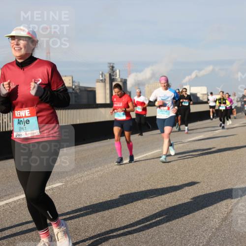 03.10.2025 - Köhlbrandbrückenlauf Lena Gebhardt http://msf.ph/oto/9136790 03.10.2025 09:54:36 Position 2 1418, 2061, 41 meine-sportfotos.de